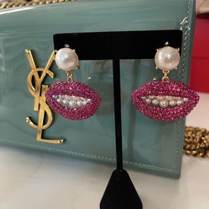 NEW Betsy Johnson, lip earrings 👄👄